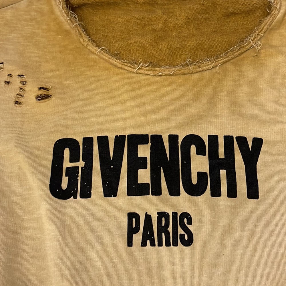 Givenchy - Picture 2 of 7